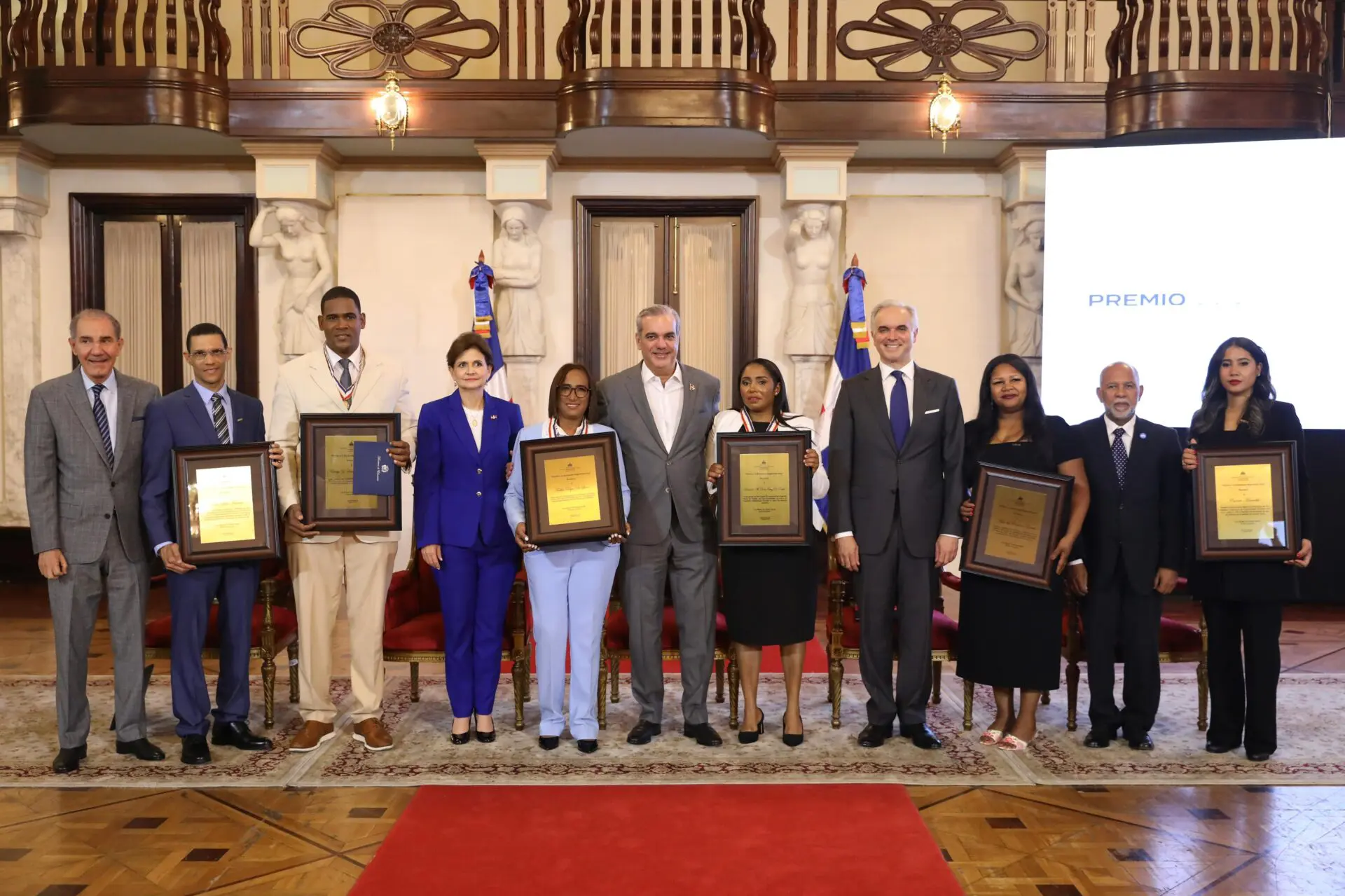 Gobierno entrega por cuarta vez el Premio a la Excelencia Docente 2025 ...